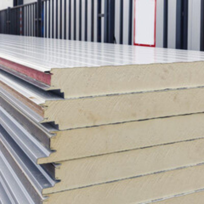 2. Dinding menggunakan material sandwich panel (Dinding Salju Sabe)