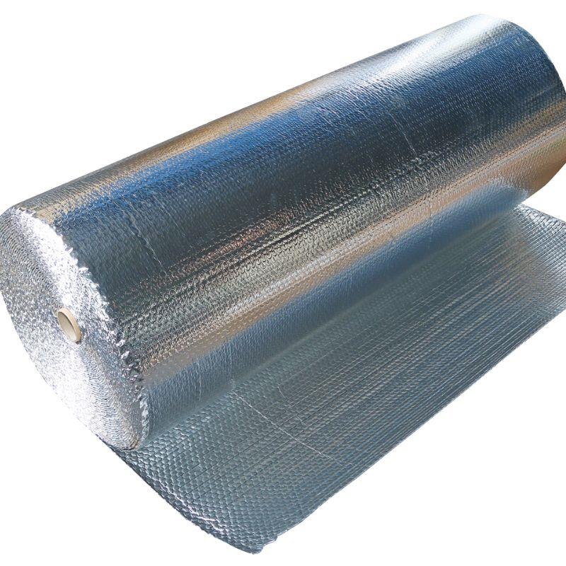 Memberi Bubble Foil Pada Atap