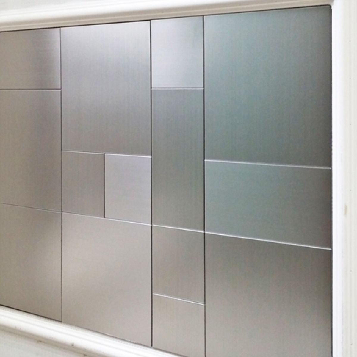 3. Dinding Stainless Steel