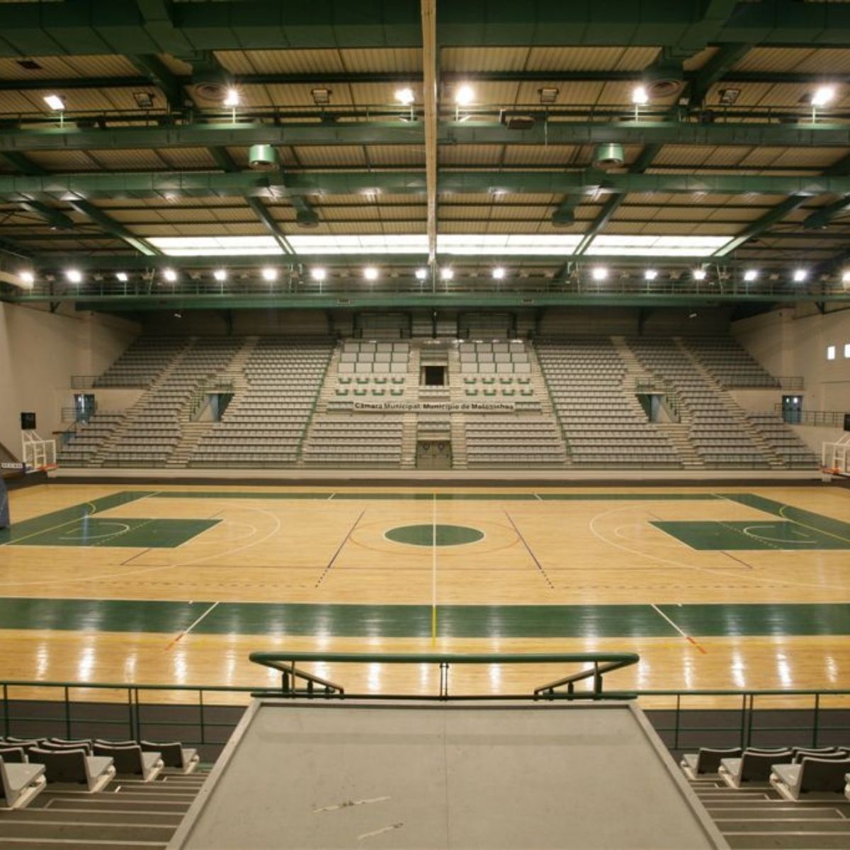 Ciri-Ciri Atap Ideal untuk Gedung Olahraga Indoor